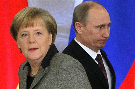 Nikdo si snad nemohl myslet, e budou Angela Merkelová a Vladimir Putin ignorovat nmecké i ruské zájmy a skuten se do sebe v Moskv pustí.