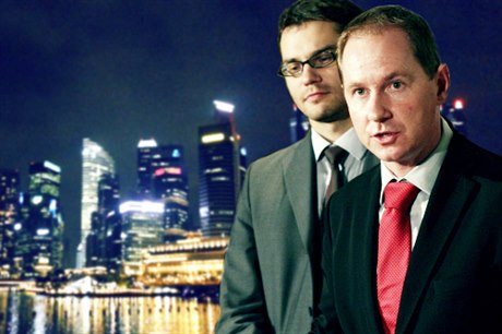 Stanislav Polák (vlevo) a Petr Gazdík zavítali do Singapuru na konci listopadu na pozvání velvyslance.