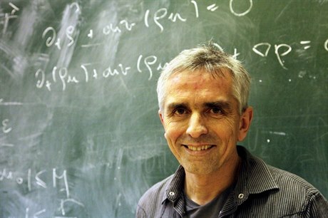 Eduard Feireisl pednáel teorii parciálních diferenciálních rovnic v Brazílii, Hongkongu i ín.