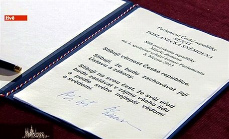 První verze prezidentského slibu Miloše Zemana, která obsahovala chybu (8. března 2013).