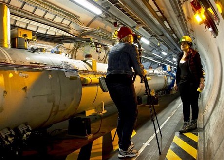 K vd patí ada stereotyp: teba e dámy nemají nadání pro technické obory i fyziku, její znalost je nutná pro angamá v centru jaderného výzkumu CERN (na snímku).