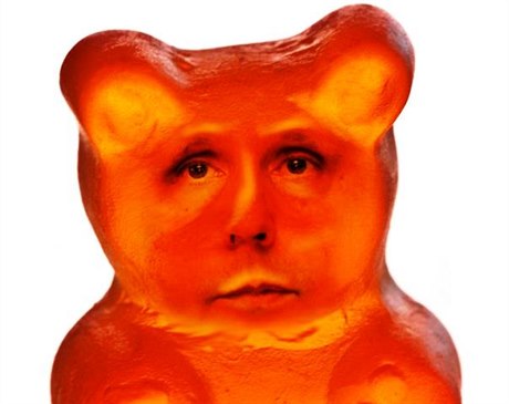 Expremiér Jan Fischer byl na webu Želé na Hrad zobrazen jako gumový medvídek.