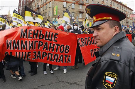 Proti imigrantům protestovali ruští ultranacionalisté například na prvního máje před věma lety v Moskvě.
