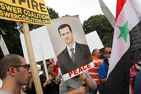 Od pondělí 9. září, kdy Američané syrského původu ve Washingtonu protestovali proti vojenské akci USA v Sýrii (a na podporu Bašára Asada), se poněkud změnila situace. Po ruském návrhu na mezinárodní dohled nad likvidací syrských chemických zbraní není mo