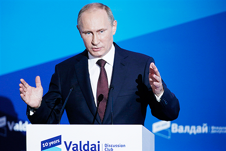 Vladimir Putin řeční 19. září na zasedání Valdajského klubu.