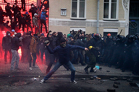 Zábr z demonstrací zastánc evropské integrace proti ukrajinské vlád v ele s prezidentem Janukovyem, které probhly v Kyjev v nedli 1. prosince.