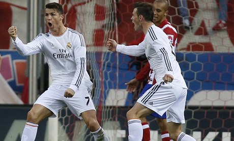Radující se Cristiano Ronaldo (vlevo).