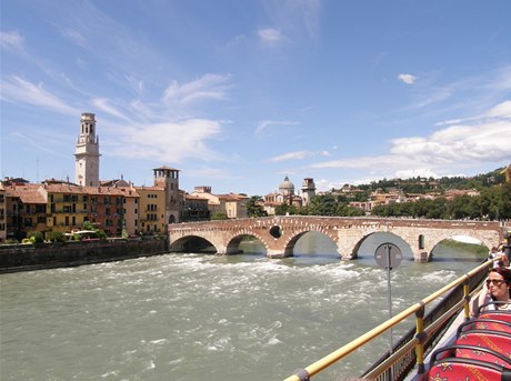 Ponte Pietra, Verona