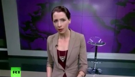 Moderátorka Abby Martinová kritizovala ve pímém vysílání prokremelské televize RT invazi na Krym.