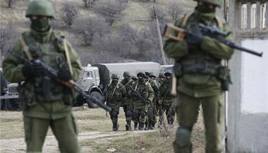 Rut vojci nedaleko krymskho sprvnho stediska Simferopol.