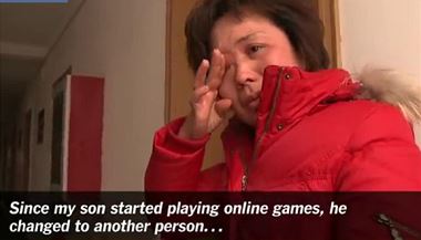 "Kdy mj syn zaal hrt online hry, stal se z nj nkdo jin," ple matka jednoho ze zvislch chlapc.