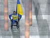 Vichni s naptím oekávali, jak se zachová sportovní delegace Ukrajiny. Nakonec se zahajovacího ceremoniálu zúastnil jediný sportovec.