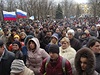 Skupina proruských radikál se ve správním stedisku Luhansku probila do kanceláí gubernátora a pod pohrkou násilí ho pinutila sepsat rezignaci.