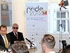 Srpen 2012. Zeman diskutuje o Prague Pride.