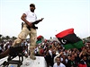 Demonstrace v Tripolisu. Libye je dnes zemí chaosu. Na její obnov se chce podílet i ína.