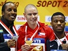 Pavel Maslák (uprosted) pózuje se zlatou medailí s halového mistrovství svta
