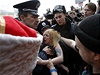 Zásah proti aktivistkám hnutí Femen v krymském Simferopolu.