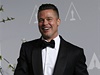 Brad Pitt pebírá Oscara za produkci filmu 12 let v etzech