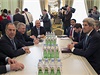 Ministi zahranií John Kerry a Sergej Lavrov pi jednání v Paíi.