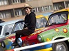 Víc ne 300 fanouk trabant a polských fiat se sjelo do Prahy na speciální projekci celoveerního dokumentu Trabantem a na konec svta, který líí dobrodruné cestování tmito auty ze severu na jih Jiní Ameriky.