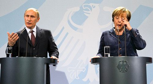Putin: Vybudujeme třetí, čtvrtou větev plynovodu do Německa... Merkelová: Ale to snad ne, Vladimire Vladimiroviči, my máme plynu dost.