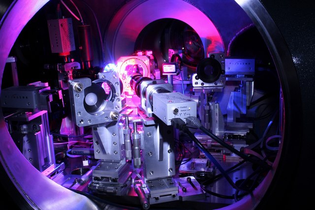 V Akademii věd ČR už běží laserový systém PALS, do několika let dostane silnějšího kolegu jménem ELI.