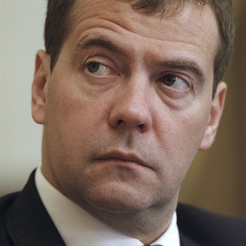 Dle premiéra Medveděva je třeba chránit ruský Dálný východ před „nadměrnou expanzí sousedních států“, a zejména „neumožnit negativní projevy včetně vzniku enkláv zahraničních občanů“.
