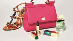 DOLCE&GABBANA. Rt�nka 955 K�, Lak na nehty 645 K�, Toaletní voda Dolce 2349 K�, Sandálky 20 770 K�, Kabelka 20 220 K�. Poslední dva produkty prodává Pa�í�ská 28.