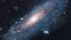 Náš vesmír je „ostrovního typu“, svítící hmota se převážně shromažďuje ve větších celcích, v hvězdných ostrovech zvaných galaxie. Každá z galaxií je tvořena milardami hvězd, kolem nich nejspíš obíhají planety, mraky mezihvězdného plynu a prachu i dalšími | na serveru Lidovky.cz | aktuální zprávy