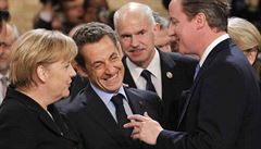 Německá kancléřka Angela Merkelová, francouzský prezident Nicolas Sarkozy a britský premiér David Cameron ztělesňují „středovou pravici“, jež se přizpůsobuje levici.