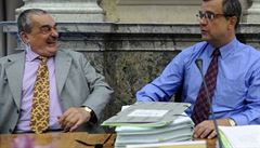 Miroslav Kalousek a Karel Schwarzenberg, dva ministři za TOP 09, kteří v lednu navrhli odložit jednání o vypovězení smlouvy o ochraně investic s USA.