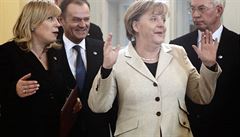 O čem všem se v Bratislavě jednalo? Na snímku zleva slovenská předsedkyně vlády Iveta Radičová, polský šéf vlády Donald Tusk, německá kancléřka Angela Merkelová a ukrajinský premiér Mykola Azarov.