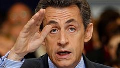 Francouzskému prezidentovi Nicolasi Sarkozymu jeho diplomaté na poli zahraniční politiky vyčítají amatérismus, impulsivnost a krátkodobý zájem.