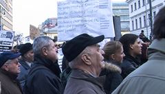 Důchodci vyjádřili svou nedůvěru na demonstraci v Praze 5.3. 2011.