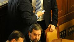 Petr Nečas (první zleva) je křehkým premiérem s křehkou ODS za zády a „oživení“ vlády by dohadoval s „těžkými vahami“: Miroslavem Kalouskem (TOP 09, druhý zprava), Vítem Bártou (VV, první zprava) a Radkem Johnem (VV, druhý zleva).
