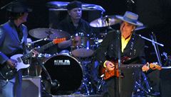 Bob Dylan absolvuje ročně se svou stálou pětičlennou skupinou zhruba sto koncertů.