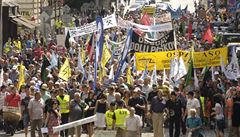 Pražského demonstračního pochodu během celorepublikové stávky se zúčastnily zhruba dva tisíce odborářů.