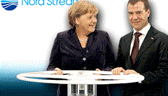 V úterý 8. listopadu těsně před polednem otočili v severoněmeckém Lubminu symbolicky obřím kohoutkem první větve plynovodu Nord Stream německá kancléřka Angela Merkelová a ruský prezident Dmitrij Medvěděv.