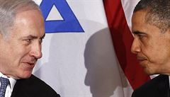 Den po atentátu na íránského jaderného vědce si americký prezident Barack Obama (vpravo) telefonoval s izraelským premiérem Benjaminem Netanjahuem. O čem mluvili, je tajemstvím, lze však usuzovat, že Obama nebyl z atentátu zrovna nadšený.