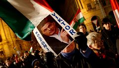 Podle odhadu maďarského ministerstva vnitra demonstrovalo na podporu politiky premiéra Viktora Orbána 400 tisíc lidí, organizátoři hovořili o milionu, opozice o desítkách tisíc.