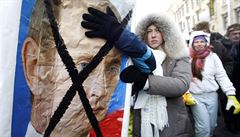 Putina nechtějí, ale protivládními demonstracemi, jako byla ta 4. února v Petrohradě, mu zřejmě k vítězství v prezidentských volbách nezabrání.