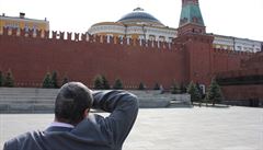 Foreign Minister Karel Schwarzenberg ‘Kremlin watching’ in May 2011. As a result of his contacts with Russian civil rights groups and opposition politicians (and the Putin badge incident) it is unlikely he will receive an invitation beyond its walls from