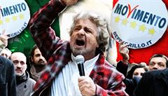 Antipolitické Hnutí MoVimento 5 Stelle (Hnutí pěti hvězd) založil předloni 64letý herec a svérázný komik Beppe Grillo, letitý harcovník proti stranické politice. Jeho blog beppegrillo.it je nejčtenější v Itálii a údajně desátý nejčtenější na světě.