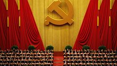Komunistická strana Číny si na 18. sjezdu sice zvolila nové vedení, ale politické reformy jsou v nedohlednu.