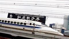 Synonymem pro vysokorychlostní železnici jsou stále japonské šinkanseny (zde Nozomi 700).