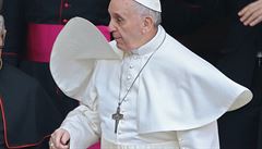 Nový papež František při odchodu z baziliky Panny Marie Sněžné v Římě (14. března).