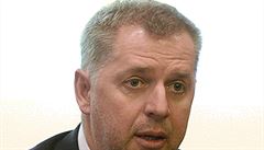 Ministr zemědělství Petr Bendl zrušil výběrové řízení na generálního ředitele Lesů ČR.