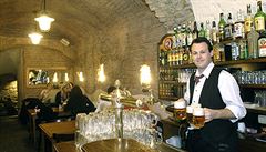 Úroveň plzeňského piva U Pinkasů převyšuje o řád vše ostatní, co restaurace hostům nabízí.