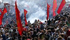 Turecká policie použila v sobotu 1. června proti demonstrantům na istanbulském náměstí Taksim slzný plyn.