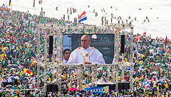 Papež František na závěr své návštěvy Světových dnů mládeže sloužil 28. července mši na pláži Copacabana v Rio de Janeiru.